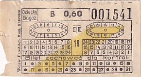 Communication of the city: Katowice (Polska) - ticket abverse. Bilet jednorazowy II p. lat 60-tych XX w.
A czy wiecie jak kasowano taki bilet?
Konduktor dziurkował bilet w odpowiednich miejscach;
- w prawym górnym roku kasowano gdy podróżowało dziecko lub bagaż, bilet dla osoby dorosłej nie był kasowany w tym miejscu
- niżej widzimy dwie tarcze zegarowe, konduktor kasował godzinę wejścia do pojazdu (minuty były zbędne)
- pomiędzy tarczami zegarowymi widoczne są ewentualne strefy
- w kolejnych panelach widoczne są numery przystanków bądź stref kilometrowych (tzw. stadiów). Choć bilet był jednorazowy, to dla ułatwienia pracy konduktora zawarte są panele <i>tam</i> i <i>z powrotem</i>. Dziurkowany był przystanek, na którym pasażer wsiadł do pojazdu i na którym wysiadał. Jeśli trasa posiadała więcej niż 24 przystanki, konduktor dzielił trasę na strefy kilometrowe.
- ostatni panel na dole oznaczał dni miesiąca

Zabezpieczenia przed oszustami
- kolor paska i sposób nałożenia go na bilet (mógł być np. pionowy bądź skośny)
- seria biletu (B)
- nr bloczka (18)
- numerator
Przyjmowano, że te kilka informacji jest absolutnie wystarczające, by konduktor rozpoznał ewentualny fałszywy bilet pasażera.