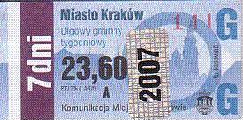 Communication of the city: Kraków (Polska) - ticket abverse. Taki wzór biletu zaczął obowiązywać od 2008 roku. Ponieważ jednak pod koniec roku 2007 bilety ulgowe gminne tygodniowe o starym wzorze wyczerpały się MPK postanowiło wydać już nowe bilety. Owe bilety z 2007 roku zostały zaopatrzone w specjalną hologramową naklejkę i czerwony numer seryjny. Brak jest na nich natomiast hologramu na pasku po lewej stronie.